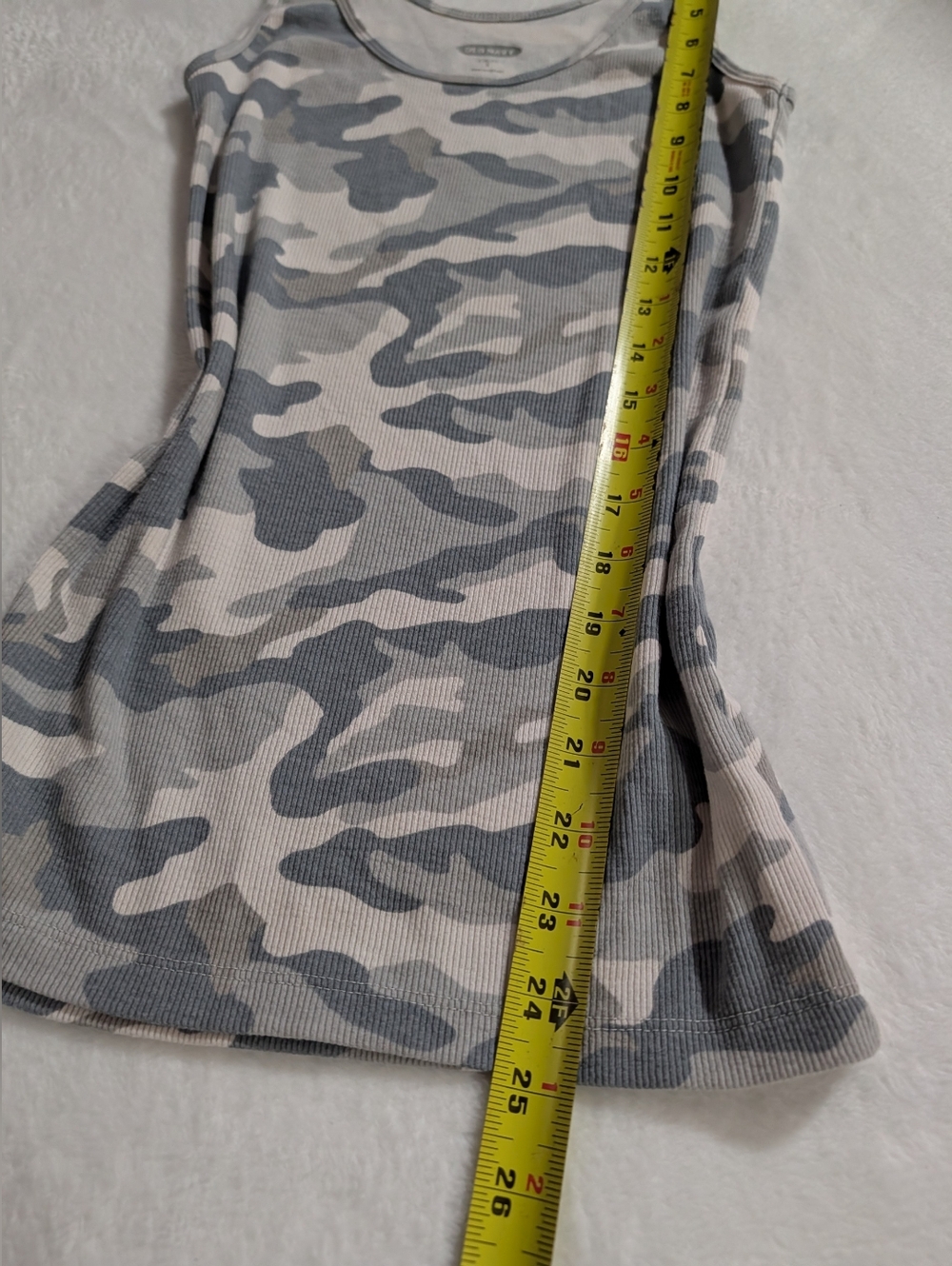 57% Cotton Old Navy Ribbed Camo Tank Top in Gray & White, Size Small - Picture 4 of 6